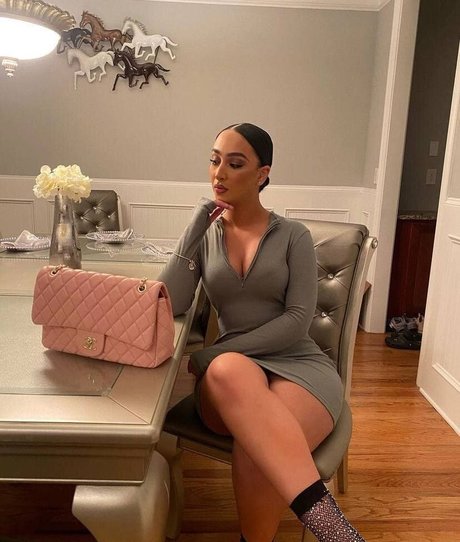 Omaima Benamre heiße perfekte bild