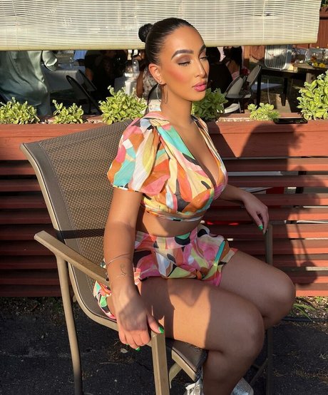 Omaima Benamre schöne erotische fotos