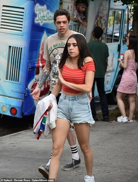 Bel Powley perfekte schöne archiv