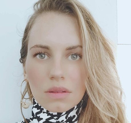 shemale-onlyfans kunst akt foto