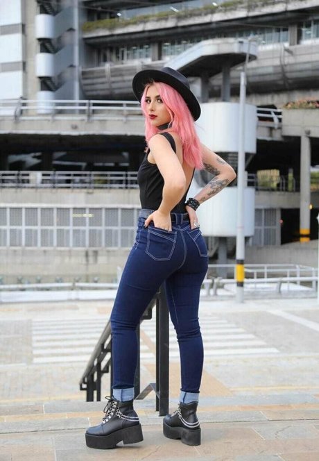 bekleidete onlyfans perfekte nackte galerie