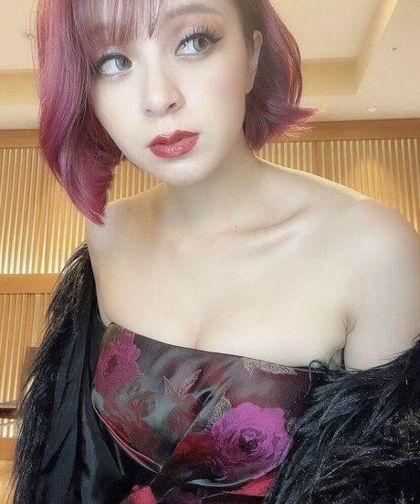 vollbusige milf onlyfans nacktheit akt archiv