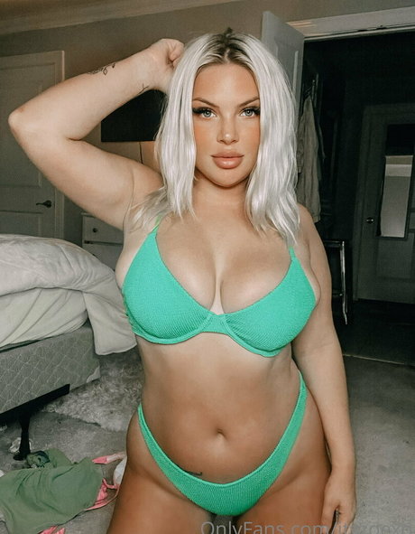 itszoexo nacktheit kunst foto