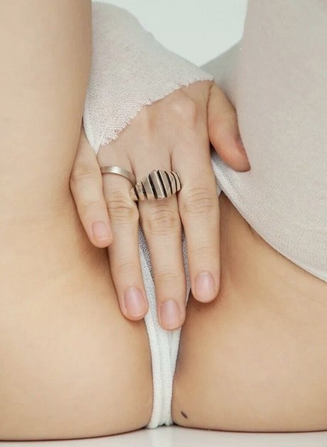 Kariina Tsoy nacktheit akt galerie