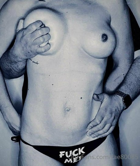 teen brille onlyfans kunst nacktheit bilder