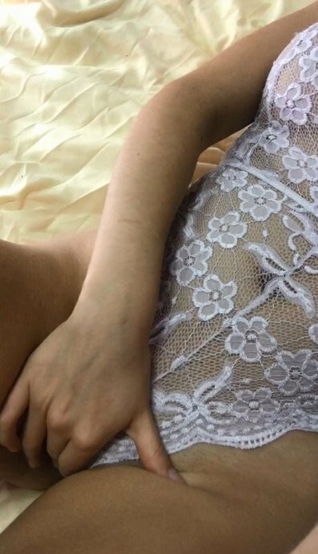 anyabrunette exklusive pornographische galerien