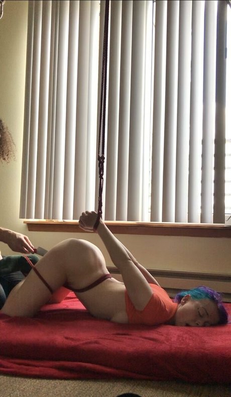 knottydevil schauspielerin nackte bild