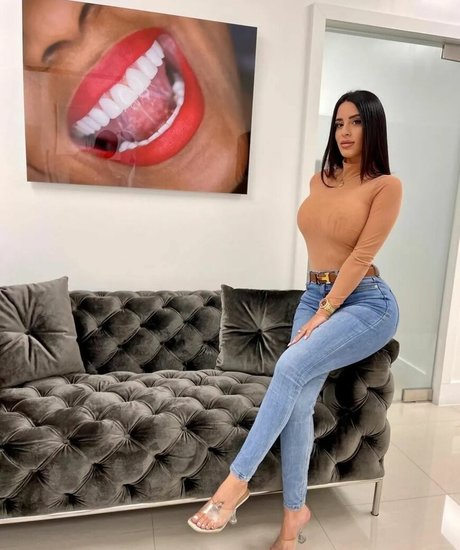 Jasleen Brar model schöne bilder