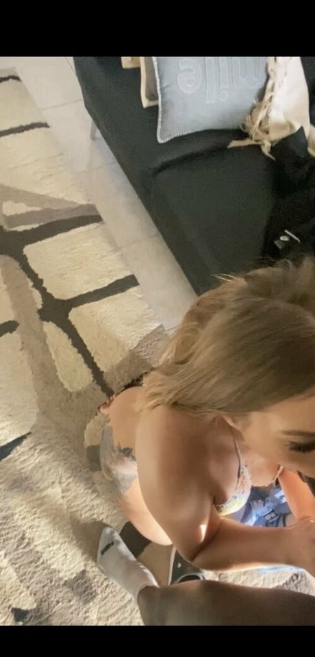 sehr dünne onlyfans erwachsene foto