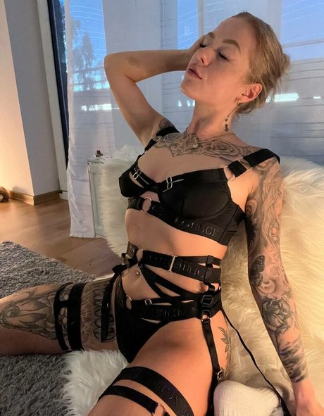 Nurselayla nackt pornographische bilder