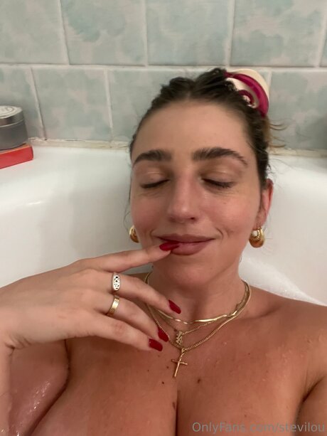 stevilou heiße akt galerien