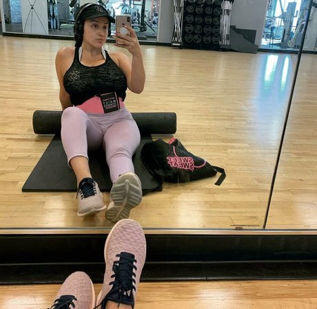 breite onlyfans exklusive nackten galerie