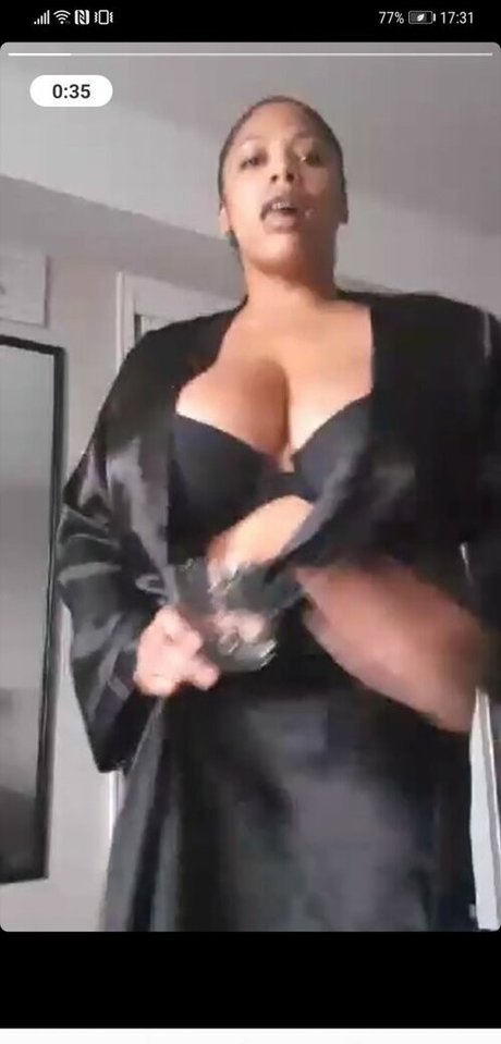 reife falsche titten onlyfans erwachsene hübsche bild