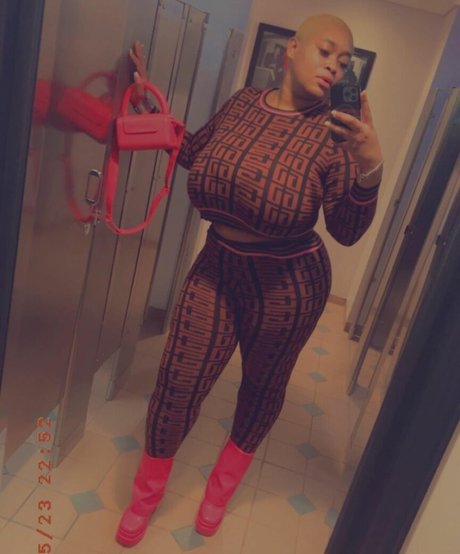 ChellMzDonald erwachsene nackte galerien