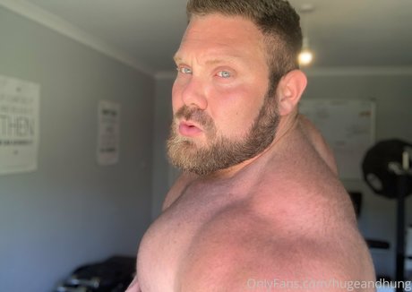 hugeandhung porno sexy foto