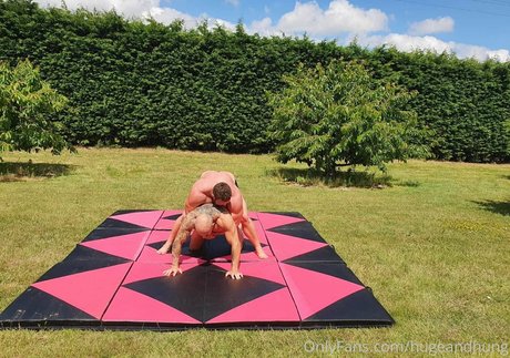 hugeandhung erotische pornostar bild