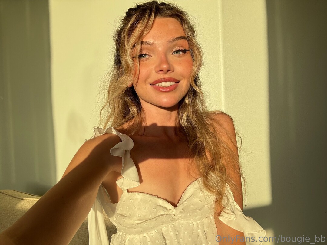 vollbusige rothaarige teen onlyfans exklusive nette bild