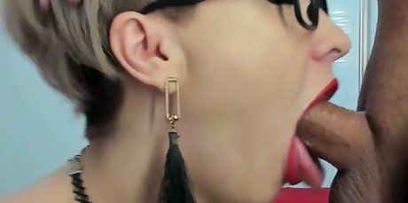 Throatpie nackt perfekte archiv