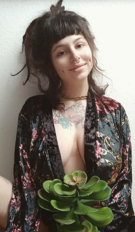 Zainab erwachsene akt archiv