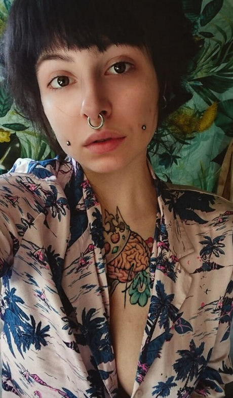 Zainab erotische hd galerien