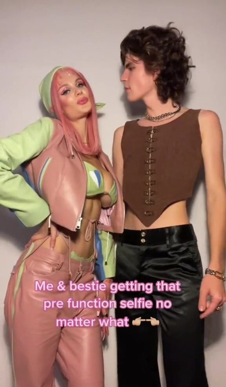 Alex Elizabeth Ljadov kunst sexy bilder