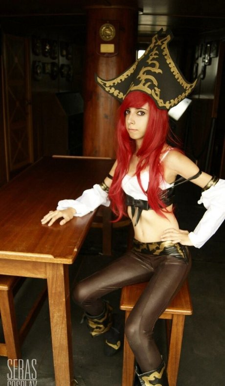 SerasCosplay top schöne bild