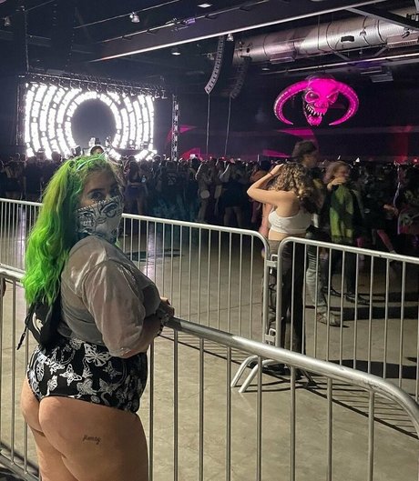 Lightnesss kostenlose nackt archiv