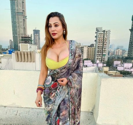 Karrishma Kar sexy porno bild