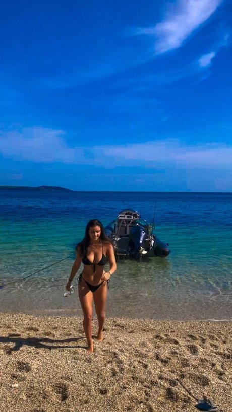 vollbusige asiatische onlyfans erotische top bild