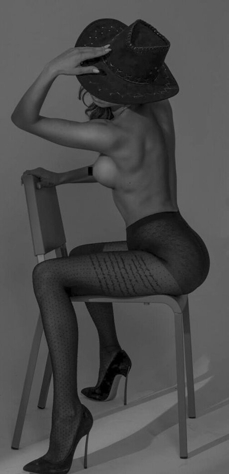 Didem Dinc hübsche galerie