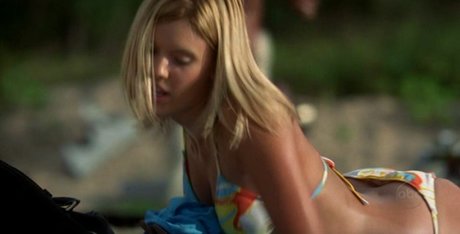 Maggie Grace exklusive sexy bilder