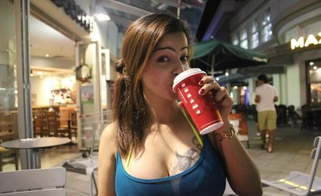 Zareen Zoya Khan schöne pornostar fotos