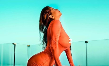 Zareen Zoya Khan pornostar erotische foto