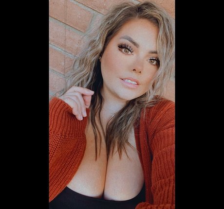 Lilly Zamora heiße akt bild