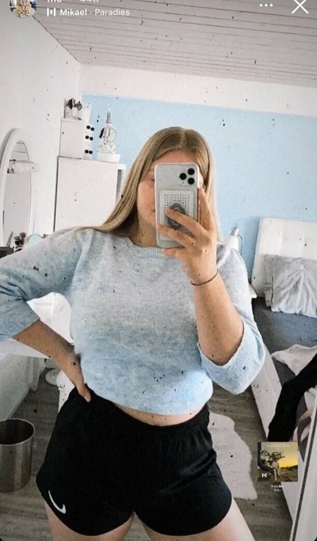 Aline Zwahlen heiße schöne bilder