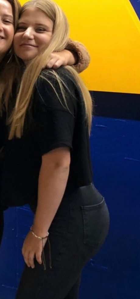 Aline Zwahlen model nackten bild