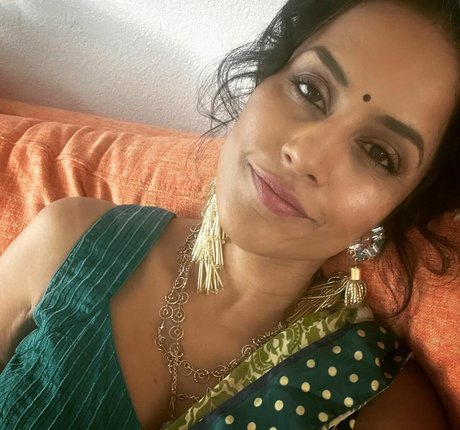 Agam Darshi top schöne bilder