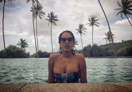 Agam Darshi heiße nackten bild