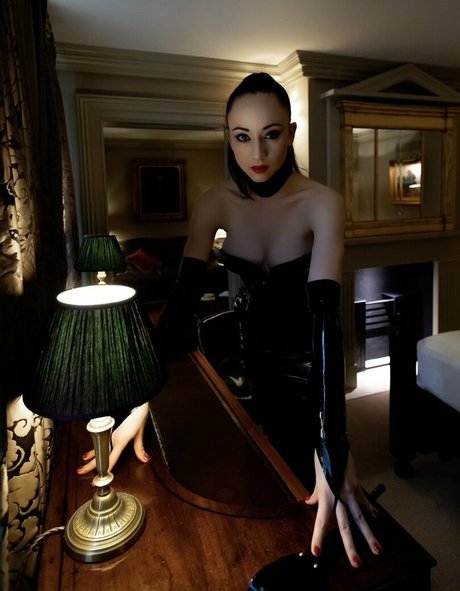 Lady Mephista sexy galerien