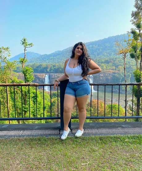 Sanjana kunst pornografische foto