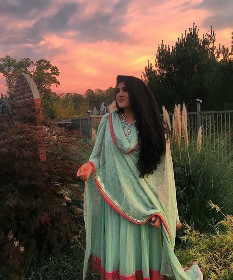 Sanjana nacktheit top foto