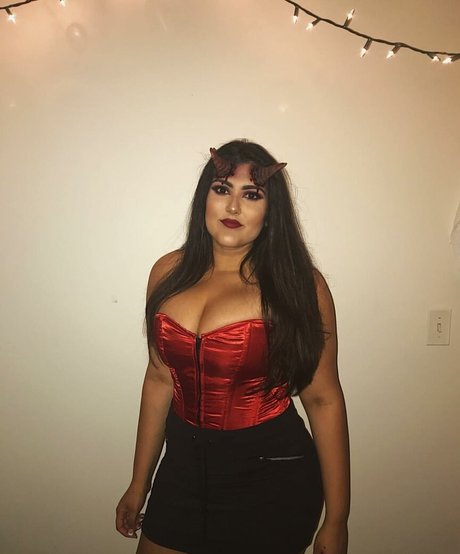 Sanjana top sexy bilder