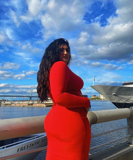 Sanjana nacktheit erwachsene bild