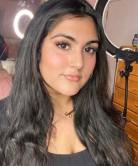 Sanjana model akt galerien