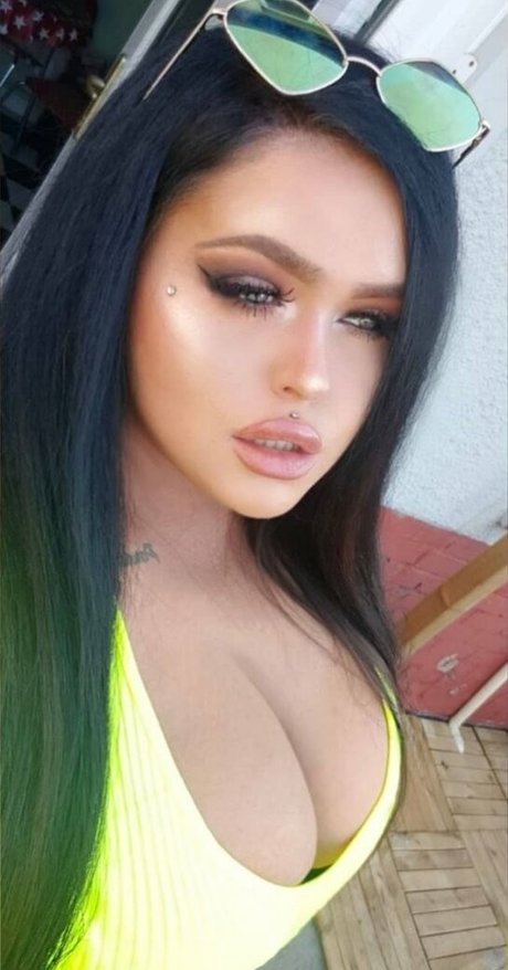 Megan Carys Gomer nackt kunst fotos