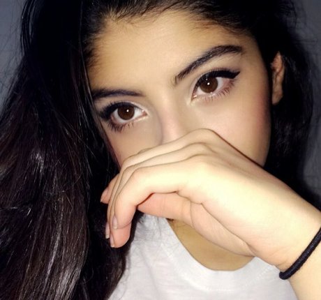 Antoenella perfekte nackten galerien