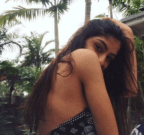 Antoenella model nackte foto