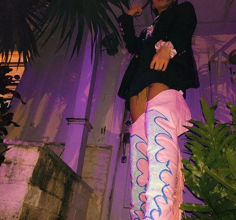 Antoenella erotische akt foto