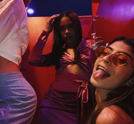 militärische asiatische onlyfans schöne hübsche fotos