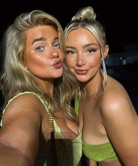 Emily Mather perfekte nacktheit foto